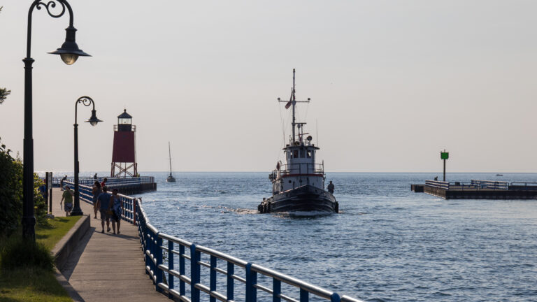 Tugboat enters harbor